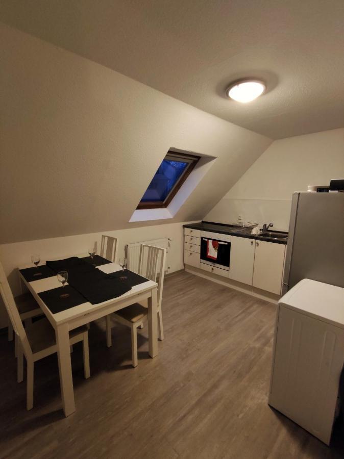 Dachgeschosswohnung Mit Klimaanlage In Bester Lage Apartment